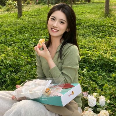 精选绿色唯美且高级质感的头像(36张)